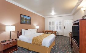 Days Inn & Suites By Wyndham South Gate